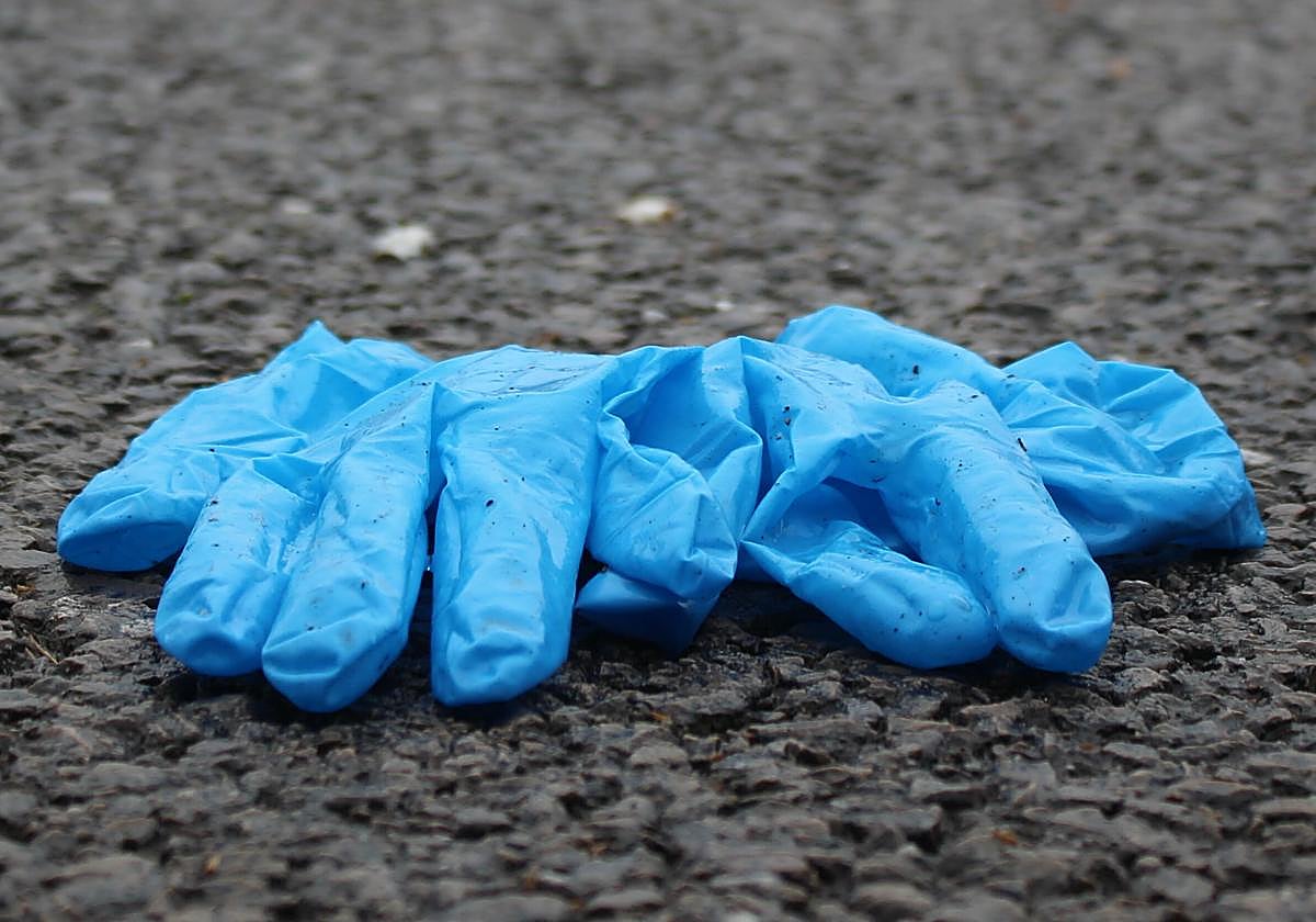 Condenan a un empresario bilbaíno por estafar más de 50.000 euros en guantes desechables durante la pandemia