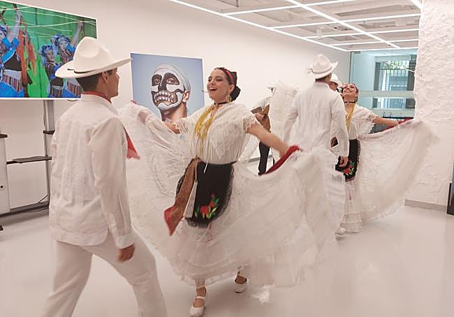 Actuación del grupo mexicano Colima.