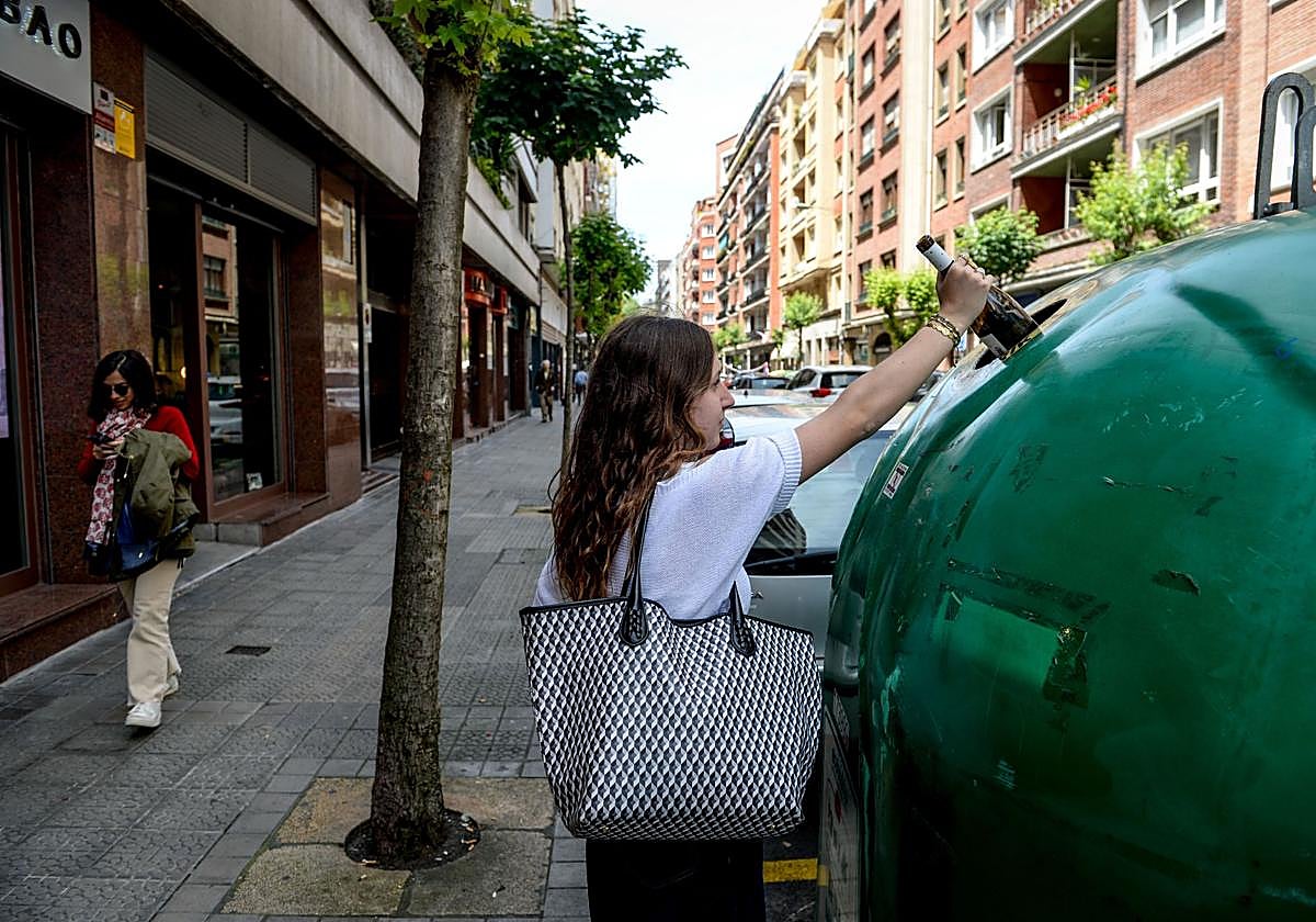 El contenedor de vidrio en el que más se recicla está en Bilbao.