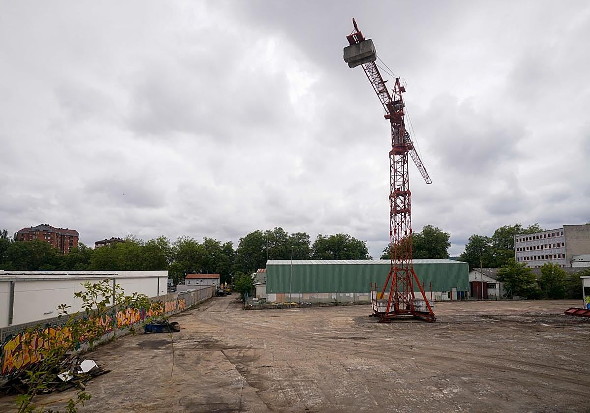 Estado del solar tras la intervención de los operarios contratados por los nuevos dueños de la parcela de URSSA.