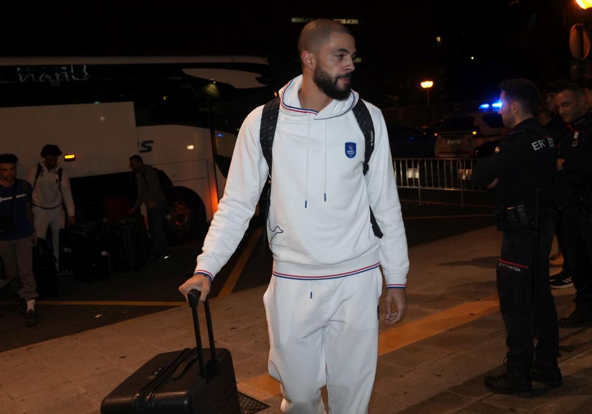 Darius Thompson, a su llegada a Vitoria con el Efes.