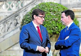 Illa y Pradales conversan en la Conferencia de Presidentes.