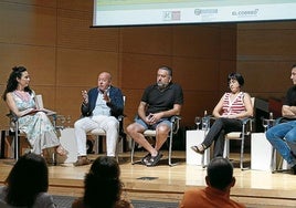 Participantes en la mesa redonda del sector de las bebidas, moderada por Elena Sierra