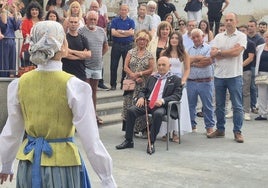 Numerosos vecinos, amigos y familiares acudieron al homenaje del exalcalde de Kortezubi, José Antonio Bastegieta 'Marko'.