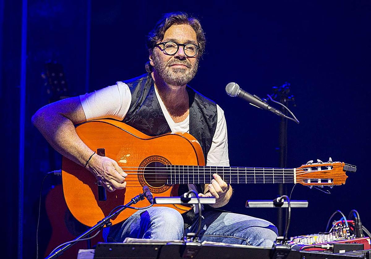 Al Di Meola, en una imagen reciente, abre la sesión de Mendizorroza para dar paso a Kenny Barron.