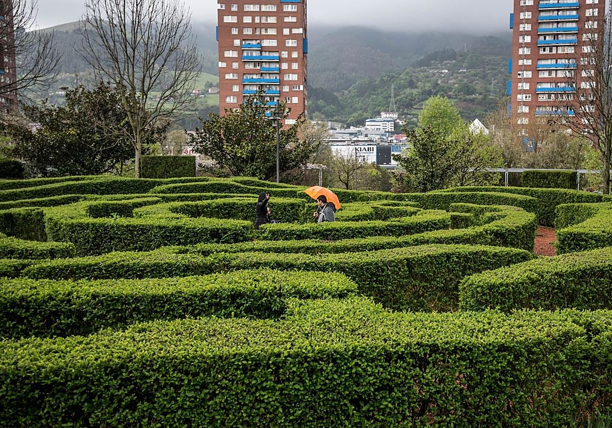 El jardin botánico, la finca Munoa y el parque Zamalanda se identifican como refugios climáticos.