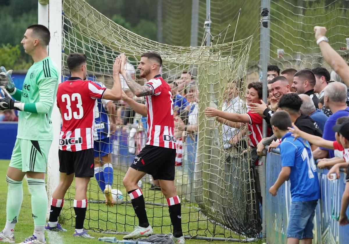 Sancet y Navarro brillan en el primer partido de pretemporada del Athletic
