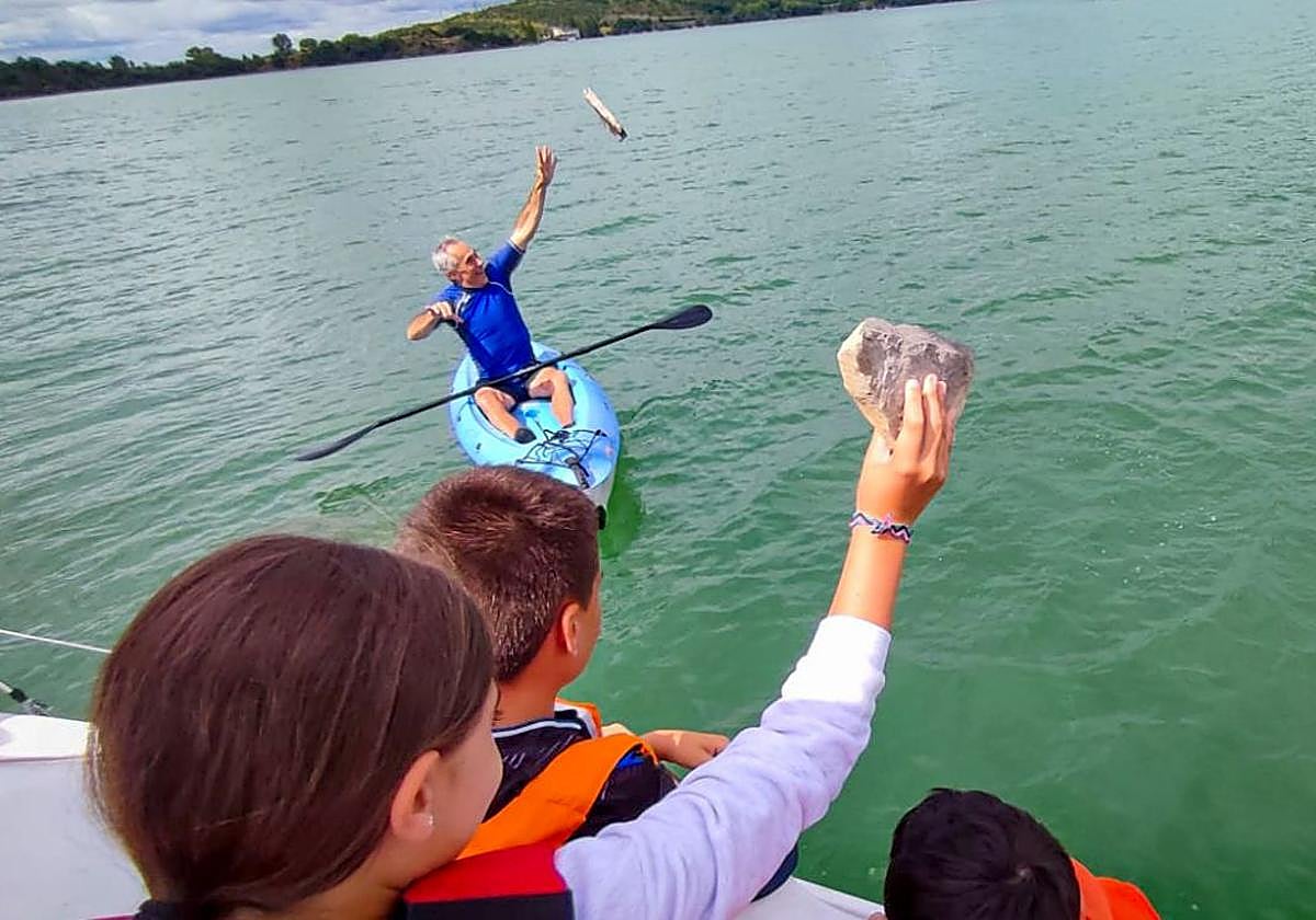 Ullíbarri-Gamboa recuerda la parte del pueblo que desapareció bajo el embalse