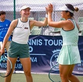 Malene Helgo y Han Shi celebran un punto de la final.