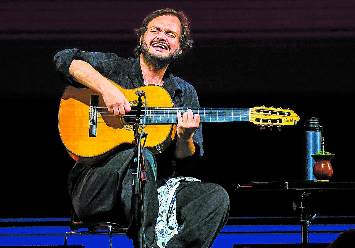 Yamandu Costa volvió a firmar una actuación sobresaliente en su segundo visita a Vitoria.