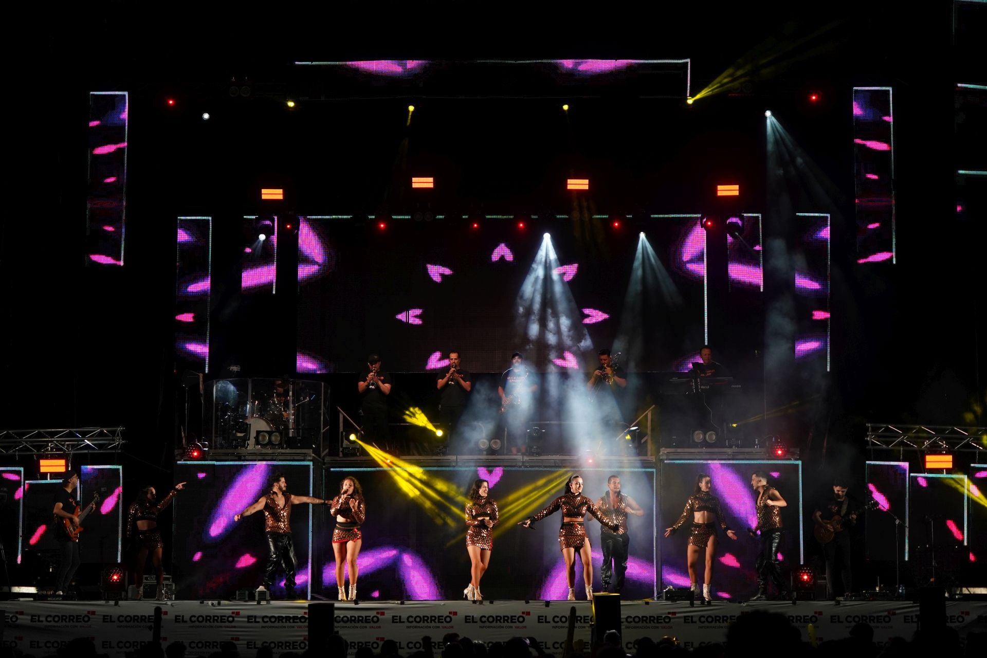 Las mejores imágenes del show de la orquesta Vulkano en Santurtzi