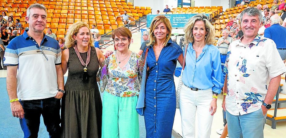 César Urrutia, Cristina Ortiz de Latierro, Gema Agúndez, María Ortiz de Latierro, Zuriñe Ortiz de Latierro y Jon Ander de las Fuentes.