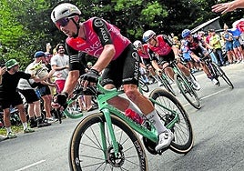 Vauquelin encabeza un grupo de corredores en la etapa que concluyó en Carcasona