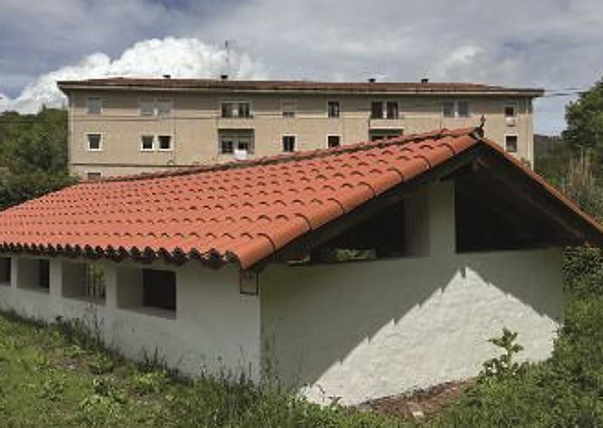 Imagen secundaria 1 - Avanzan las obras en Loiu para mejorar el espacio público y sus instalaciones deportivas