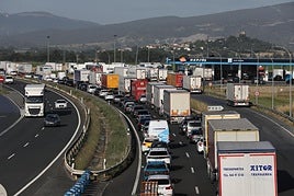 Finalizadas las retenciones en la A-1 tras casi 3 horas de colas entre Abetxuko y Lopidana