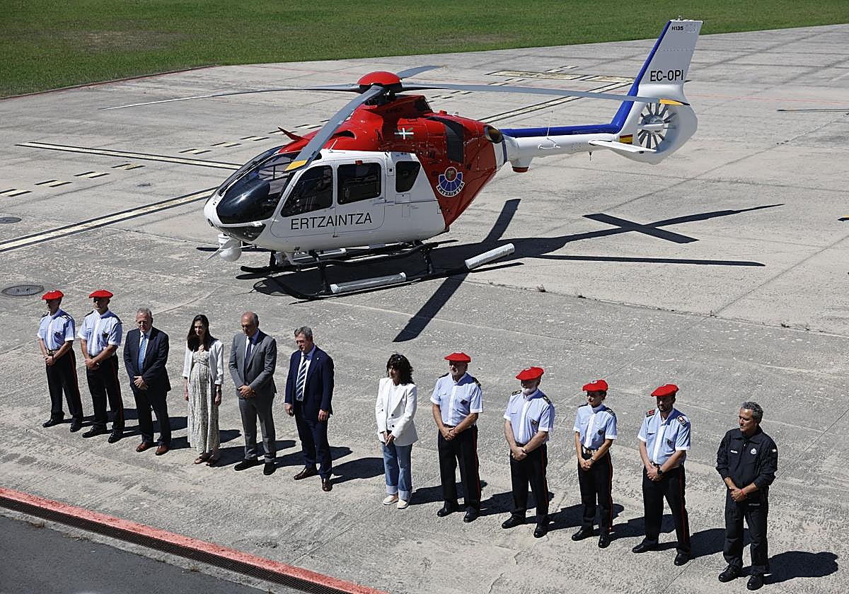 La Ertzaintza ha presentado esta mañana su nuevo helicóptero.