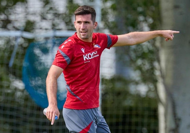 El vídeo con el que el Athletic ha dado la bienvenida al lateral: «¡Ruge, Areso!»