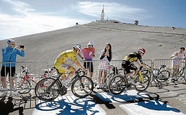 Vingegaard y Pogacar fueron protagonistas de un combate en la subida al Mont Ventoux que ganó el esloveno.