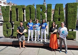 Presentación del torneo en la plaza de la Virgen Blanca.