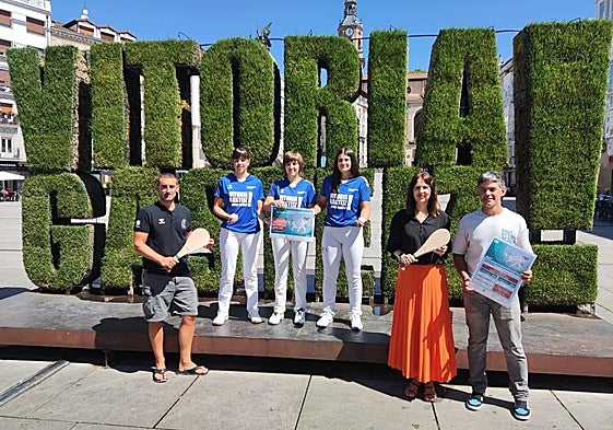 Presentación del torneo en la plaza de la Virgen Blanca.