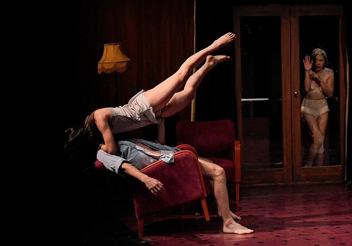 La compañía belga Peeping Tom se estrena en Vitoria el 4 y 5 de diciembre con 'Dyptich: The Missing door y The Lost Room'.