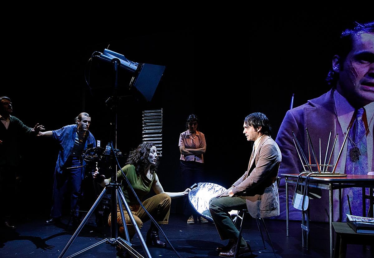 Imagen principal - 'Vulcano', del Centro Dramático Nacional, cuenta con Eneko Sagardoy entre los protagonistas. El teatro de máscaras de la compañía alemana Familie Flöz; y 'Todos pájaros', con Pere Ponce y Vicky Peña.