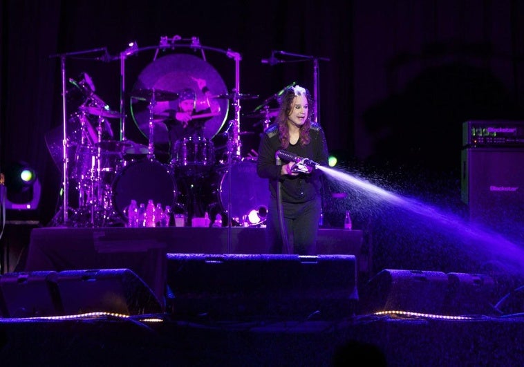 Poderosa y patética: las dos facetas de Ozzy en el Azkena de Vitoria