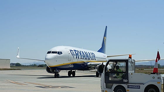 Ryanair mantendrá en Vitoria vuelos con Alicante, Sevilla, Milán y Charleroi en invierno