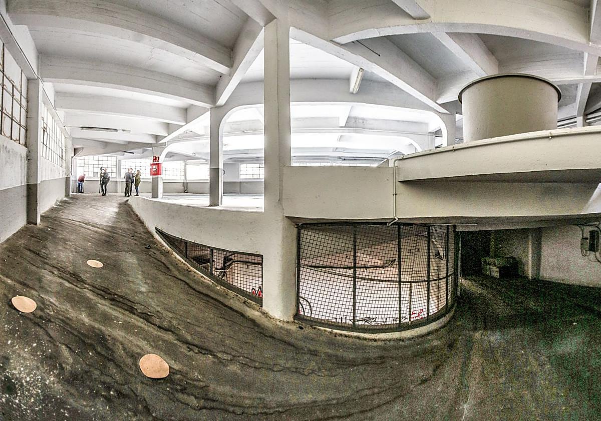 Imagen principal - Tres imágenes del interior de la estación Goya tomadas en 2018.