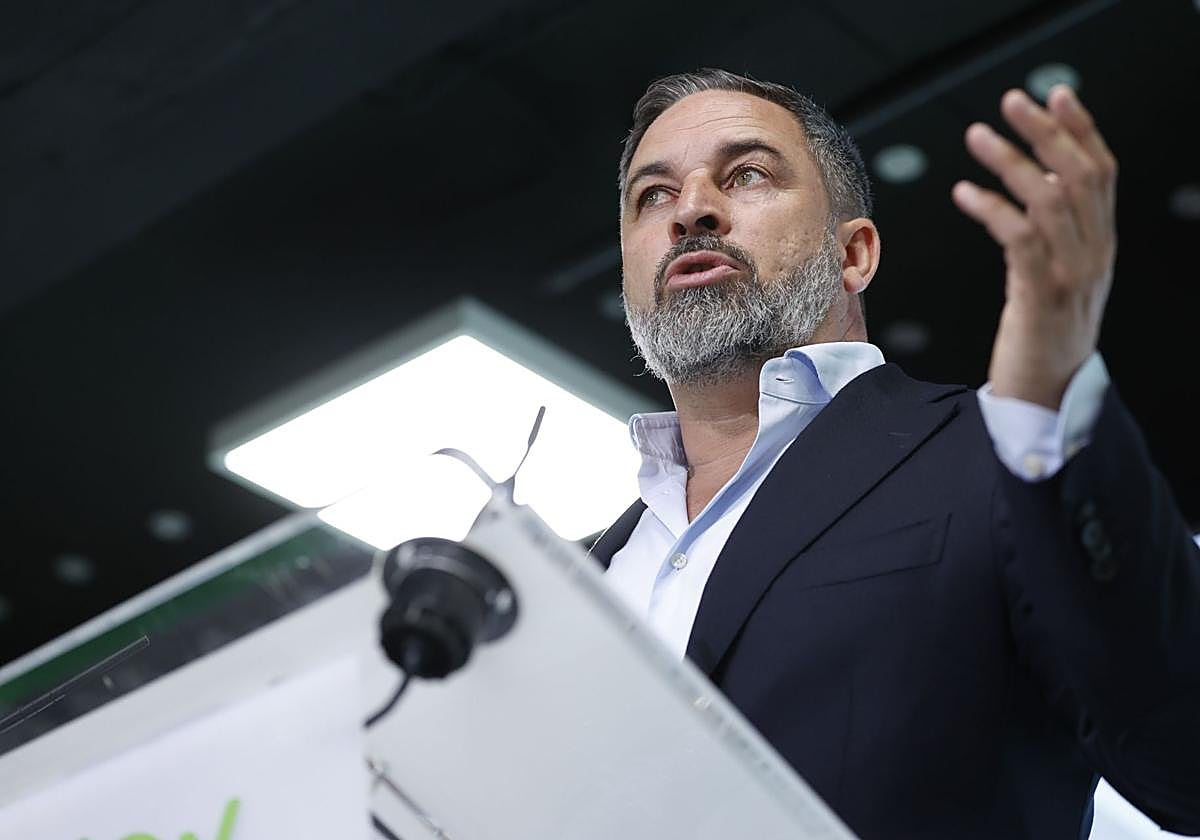 El líder de VOX, Santiago Abascal en una rueda de prensa.