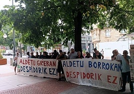 Como protesta, han convocado una 'kalejira' para mañana jueves a las 19.00 h. que saldrá desde la calle Gudari.