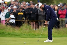 Jon Rahm, en un green en el reciente Open Británico en Irlanda del Norte.