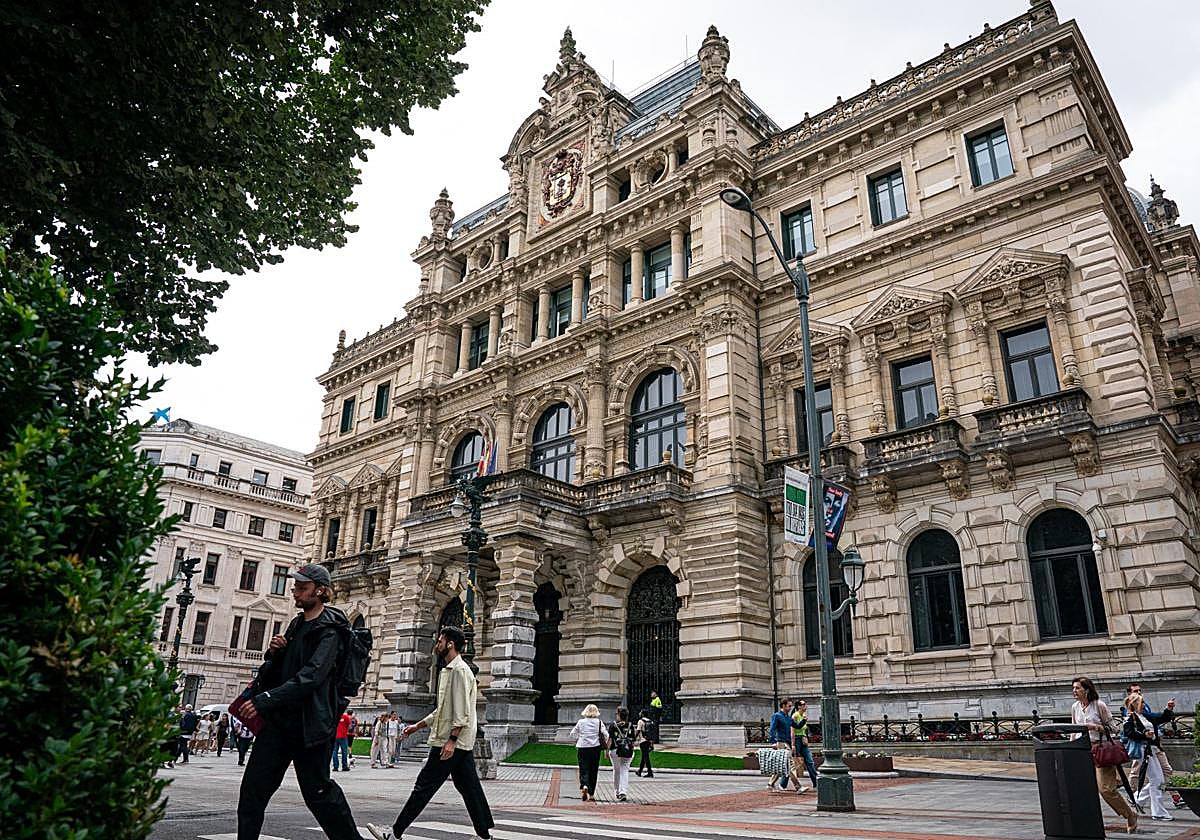 La institución foral dice que está «obligada» a exigir el dinero