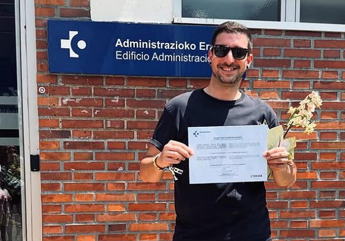 El influencer asturiano que triunfa en redes y que ha conseguido plaza en Osakidetza