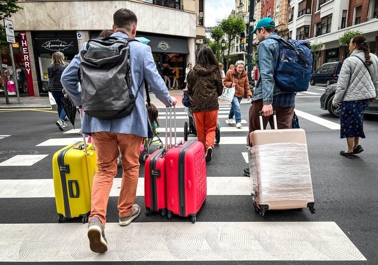 La tasa turística se aplicará en todos los municipios vascos y se regulará por normas forales