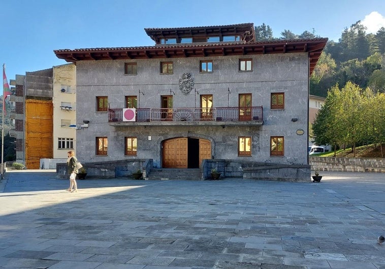 El PNV de Alonsotegi admite una «mala gestión» de su exalcalde