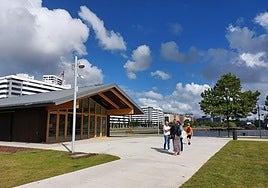 El pabellón contará con dos terrazas, una de ellas bajo un porche.