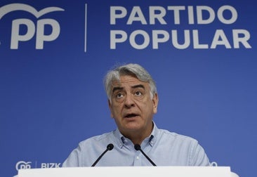 «Lehendakari, no tiene a los radicales enfrente, los tiene al lado, son sus socios»