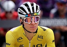 Pogacar chocó con el coche del Visma antes de la etapa 18 del Tour