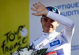Evenepoel ganó una etapa y lució el maillot blanco antes de abandonar el Tour.