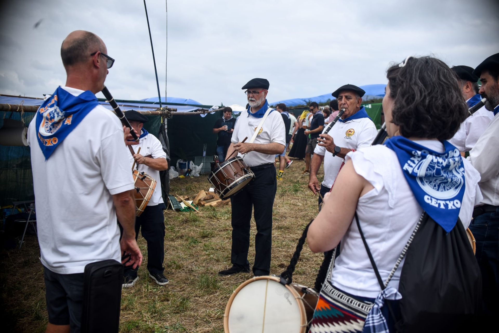 La imágenes del ambiente festivo en Aixerrota