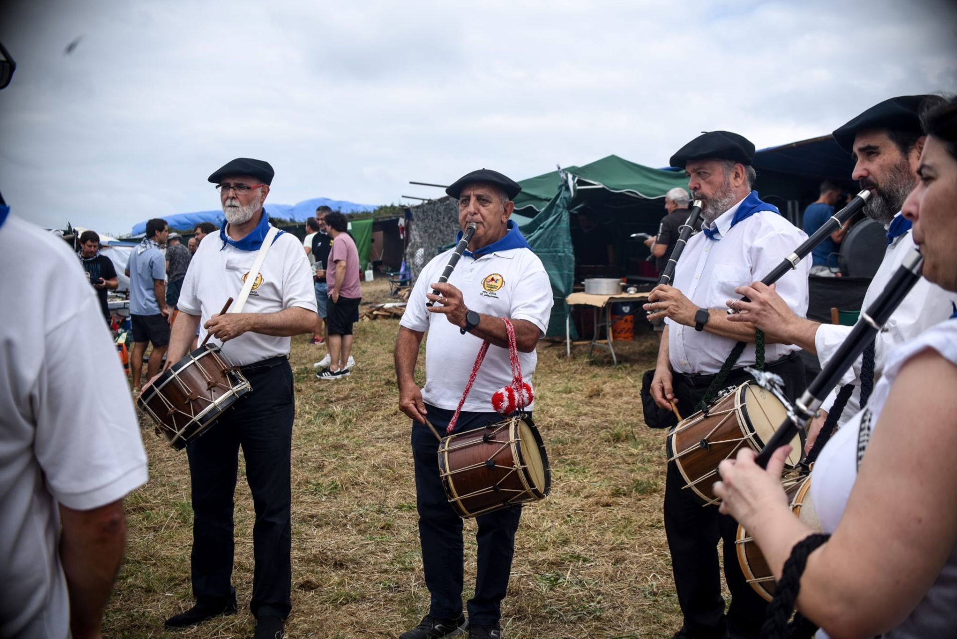 La imágenes del ambiente festivo en Aixerrota