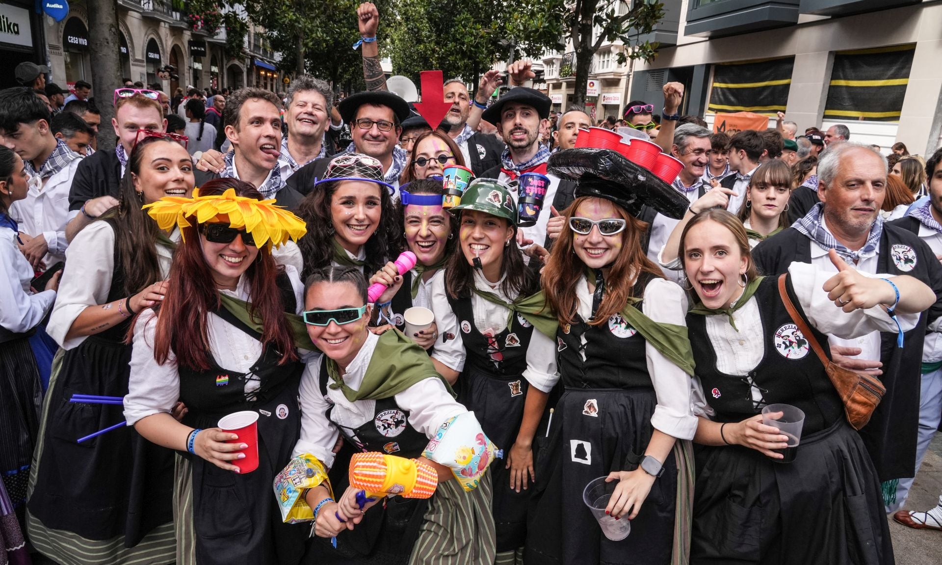 Búscate en el paseíllo de blusas y neskas de Vitoria
