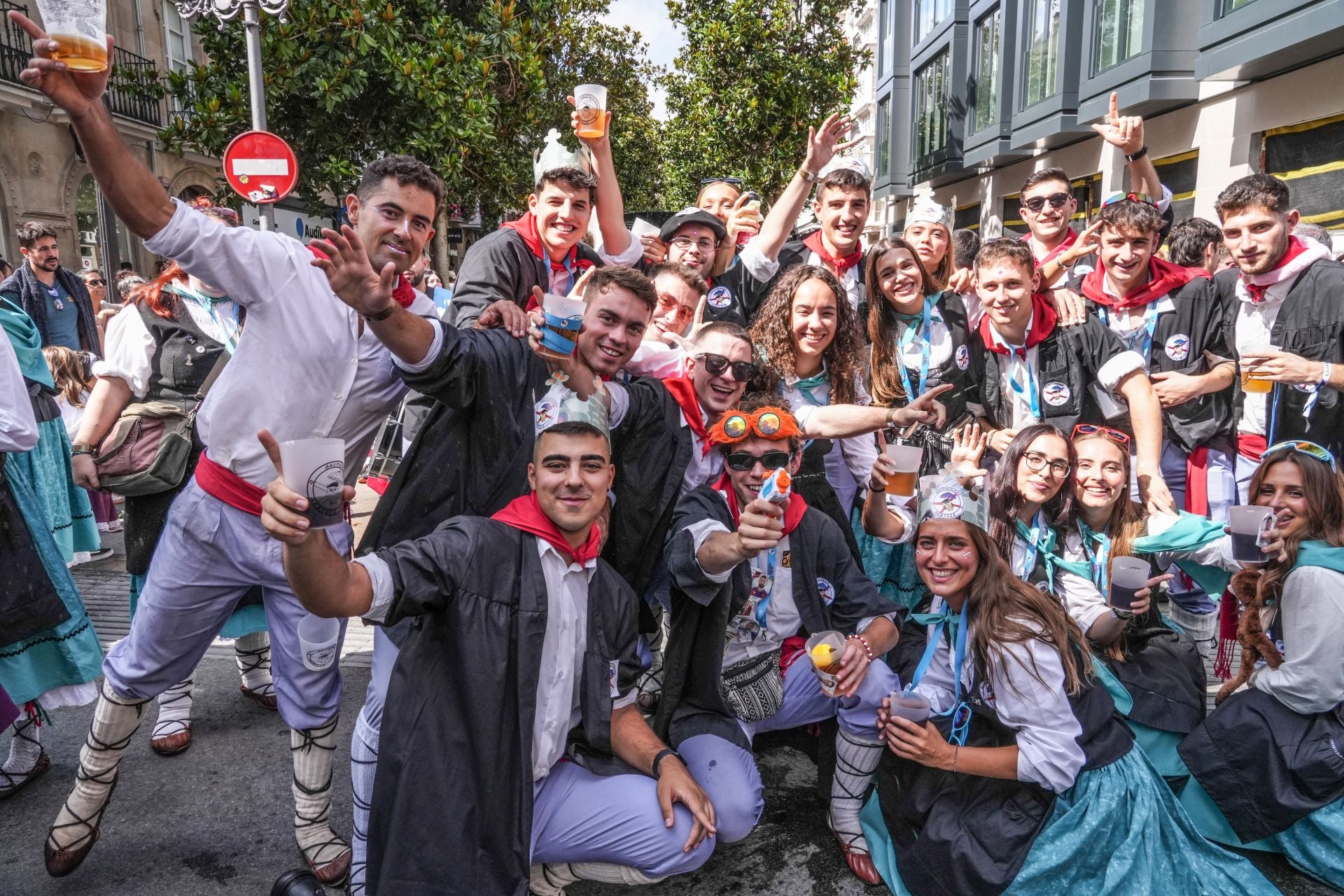 Búscate en el paseíllo de blusas y neskas de Vitoria