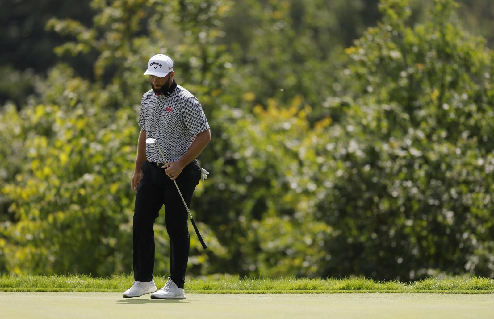Rahm camina pensativo en el campo de Rocester.