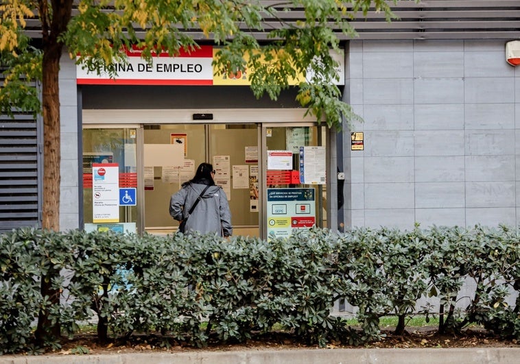 El SEPE aclara si es necesario notificar la declaración de la renta para no perder el subsidio de mayores de 52 años