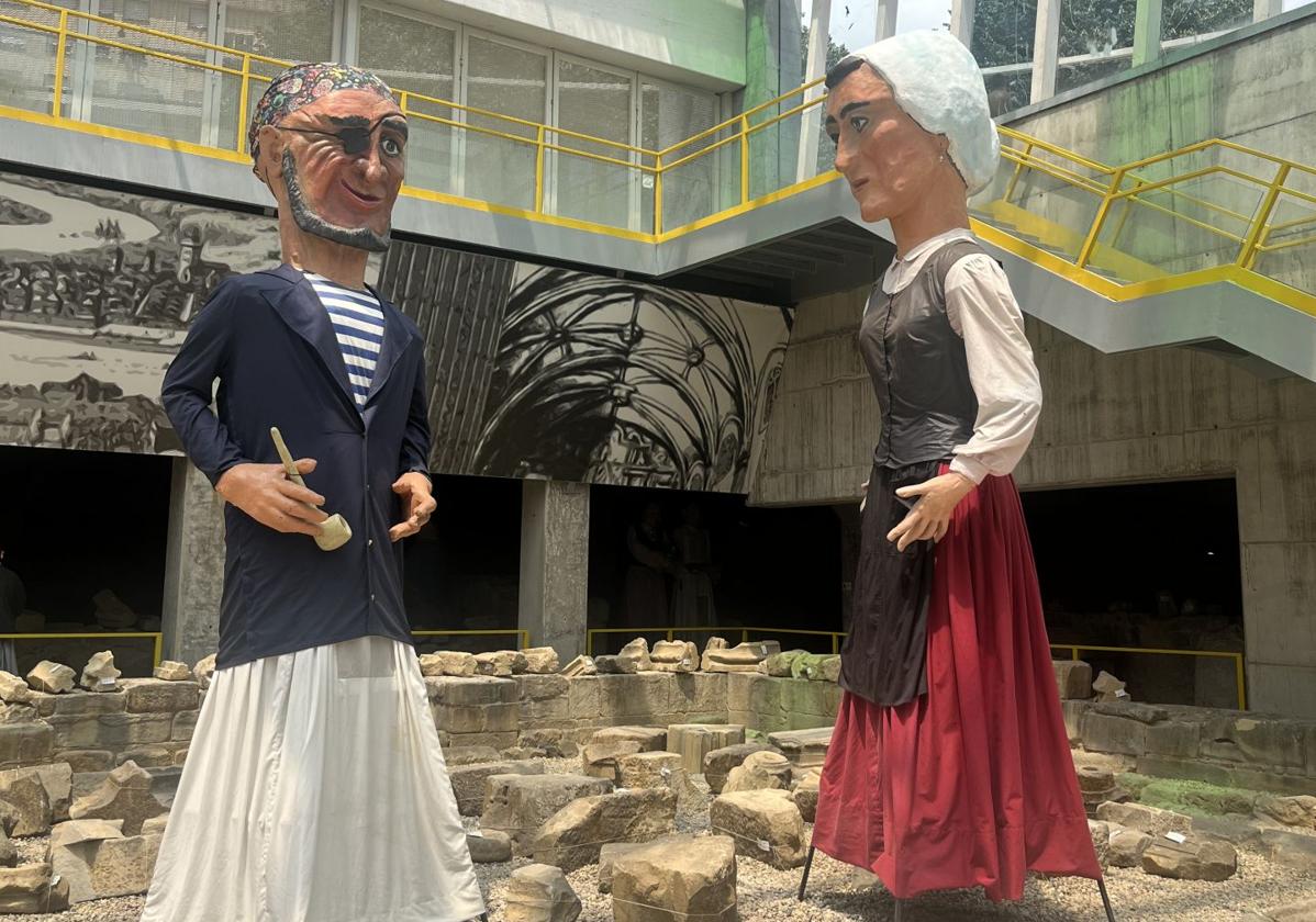 Las figuras de el Marinero y la Carguera en el Museo de Reproducciones antes de Aste Nagusia.