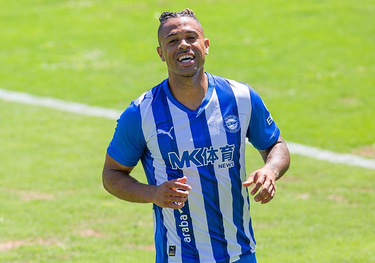 Mariano celebra su primer gol como albiazul.