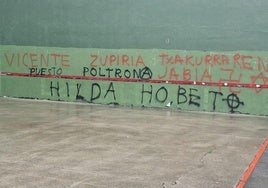 Pintadas contra Zupiria en el frontón de Hernani