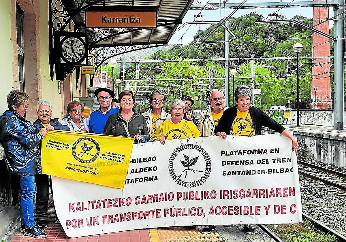 Los afectados de Carranza llevan reclamando desde hace años un transporte público accesible y de calidad.